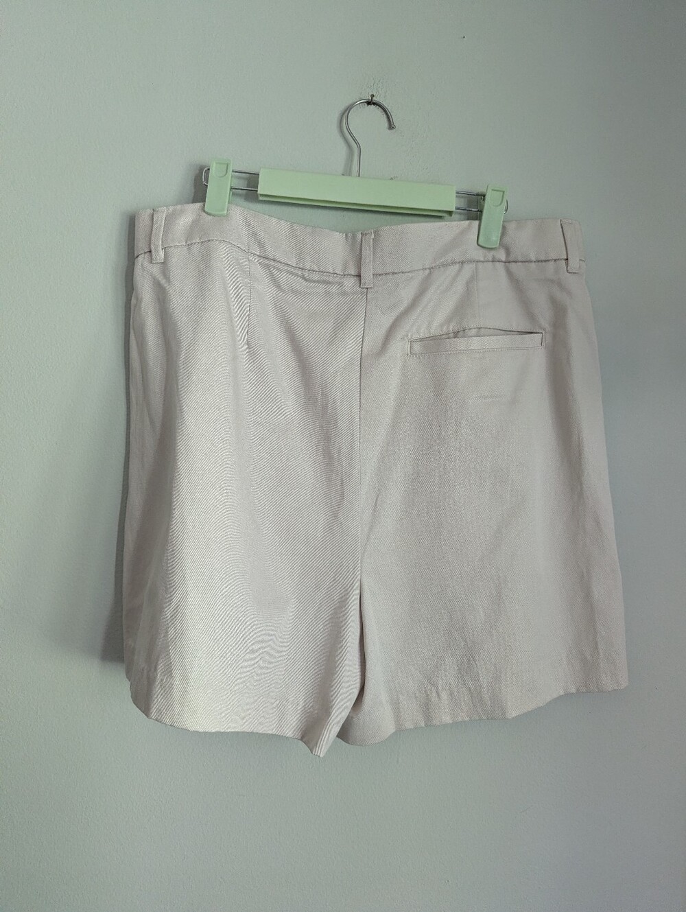 NEW Old Navy Women's Large Taylor Extra High Rise Shorts 5" Inseam Beige Pleated - Picture 4 of 11